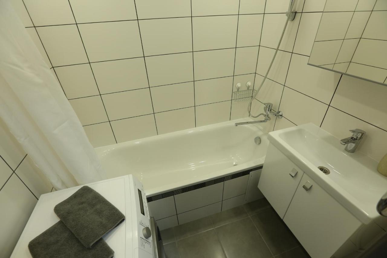 Comfy 2 Room Apartment - Free Parking - 350Mbps Wifi - Netflix Kaunas Esterno foto